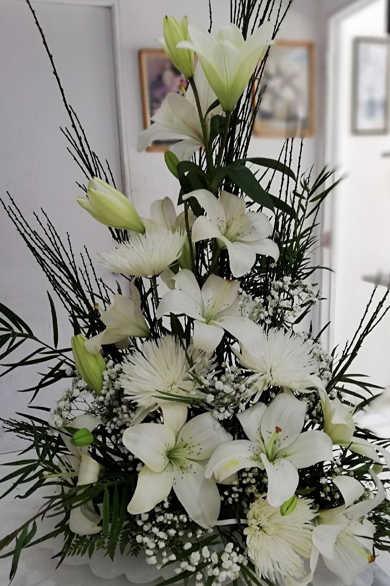 Hermoso Arreglo Floral con Lilium y Spaider